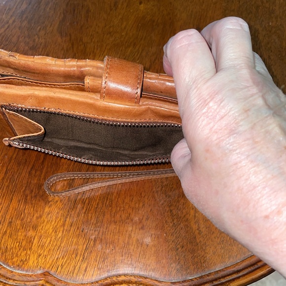 Vilenca Holland Leather Weaved Brown Wristlet 1 Spot on Front No Other Callouts - Picture 3 of 13